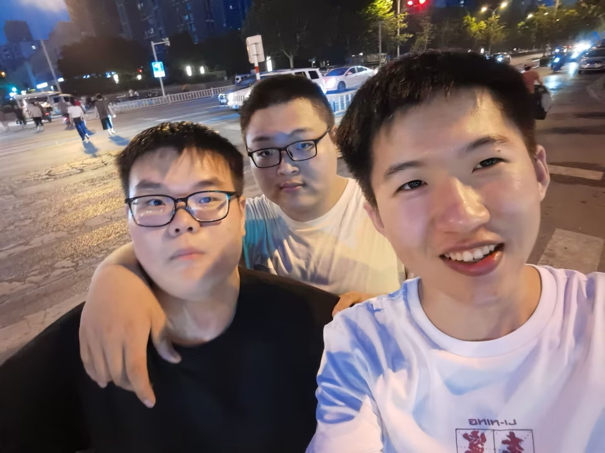 和伙伴的合影